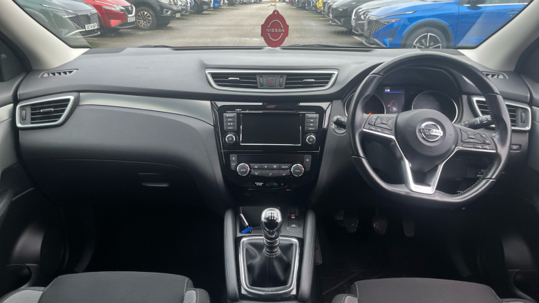 Nissan Qashqai 1.3 DiG-T N-Connecta 5dr Petrol Hatchback